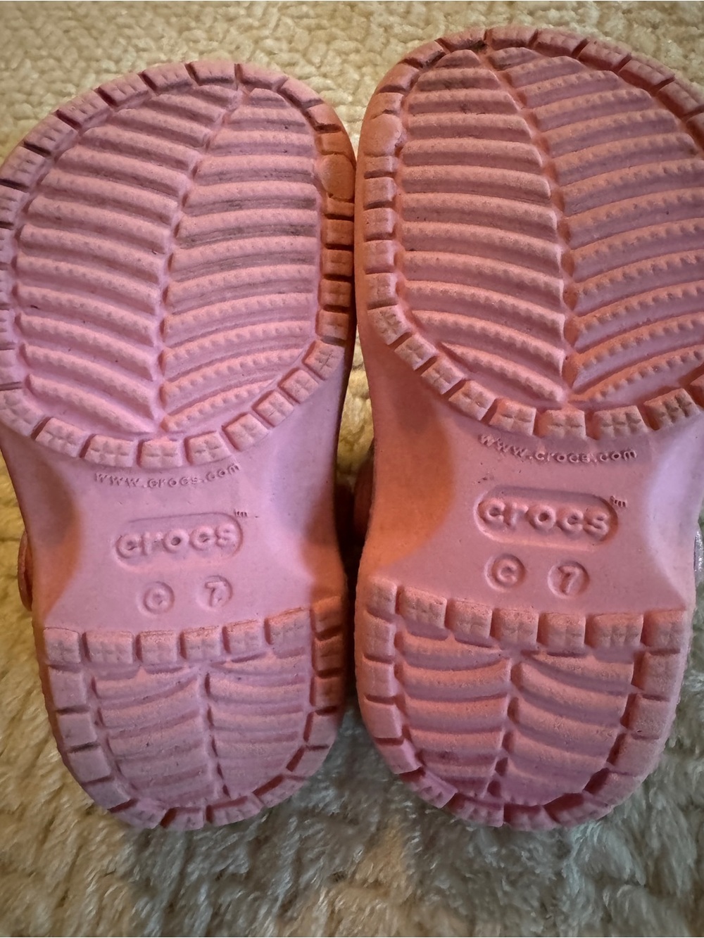 CROCS Kids Sparkle Pink Clog Shoes with Bug Charms Size 7 - Picture 11 of 11